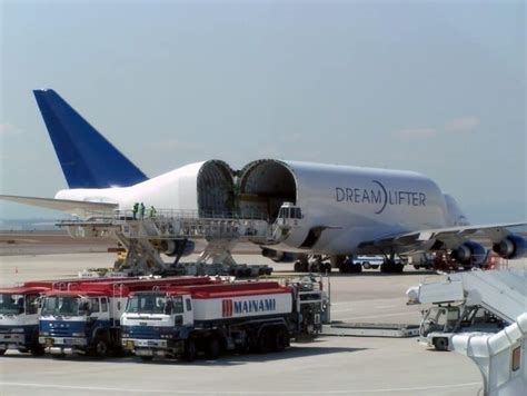 Why Did Boeing Build The 747 Dreamlifter? - Simple Flying