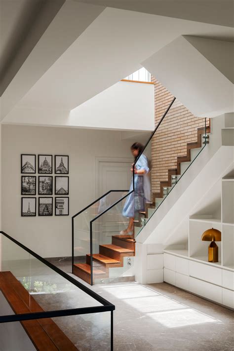 10 Beautiful Staircase Interior Design Ideas You Can't Miss!