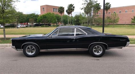 Stunning Black 1967 Pontiac GTO : Autos