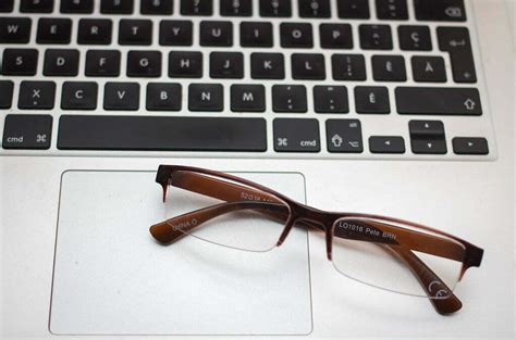 Three Reasons To Buy Prescription Glasses Online - SaverDaily