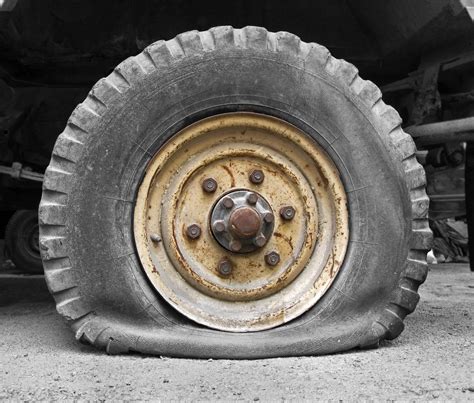 Common Causes of Truck Tire Damage New Holland PA | New Holland Isuzu