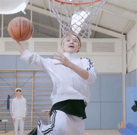 Chenle playing basketball | Gambar pacar, Fotografi selfie, Orang