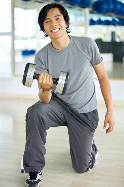 child lifting weights | Fort Sanders Health and Fitness Center