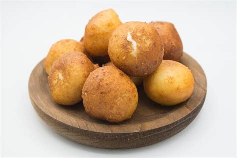 Premium Photo | Traditional colombian buñuelo deep fried cheese bread