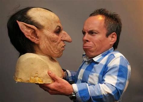 Warwick Davis, aka Flitwick and Griphook. | Picdump, Berühmtheiten