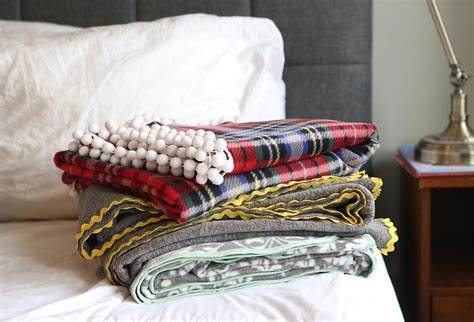 easy & beautiful DIY fleece blankets - It's Always Autumn