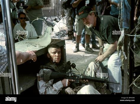 JOSH HARTNETT & RIDLEY SCOTT BLACK HAWK DOWN (2001 Stock Photo ...