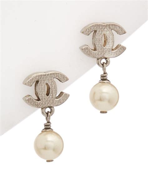 Chanel Silver-tone Cc Faux Pearl Drop Earrings in Metallic | Lyst UK