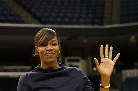 Women's basketball news: Tina Thompson named Virginia's new head coach