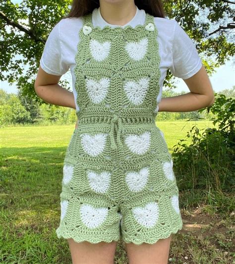 Crochet cute heart overall 💚🤍 in 2024 | Crochet clothes, Crochet clothing and accessories ...