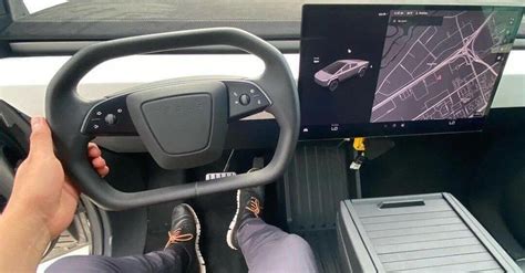 Tesla Cybertruck: volante “quadrato” e plancia alta - Elettrico ...