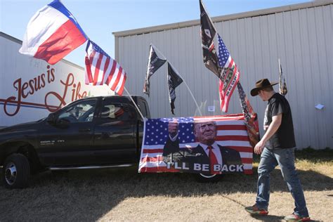 Convoy rally on Texas-Mexico border attracts Trump fans who decry ...