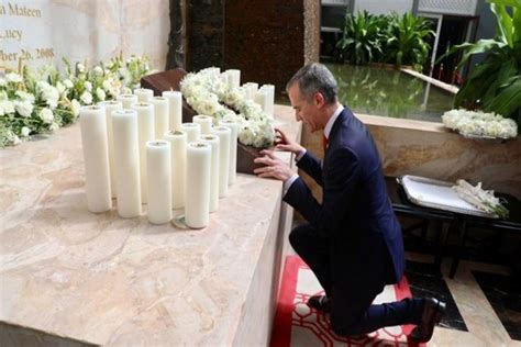 US Ambassador to India pays tribute to 26/11 Mumbai attack victims at Taj Hotel