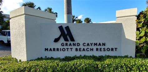 Marriott Beach Resort Grand Cayman Courtyard View King Room Review ...