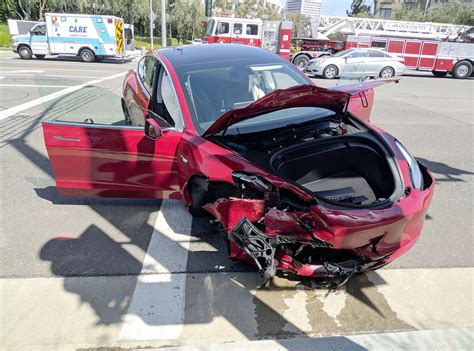 Another Tesla Model 3 crash proves 'it is the safest car ever built ...