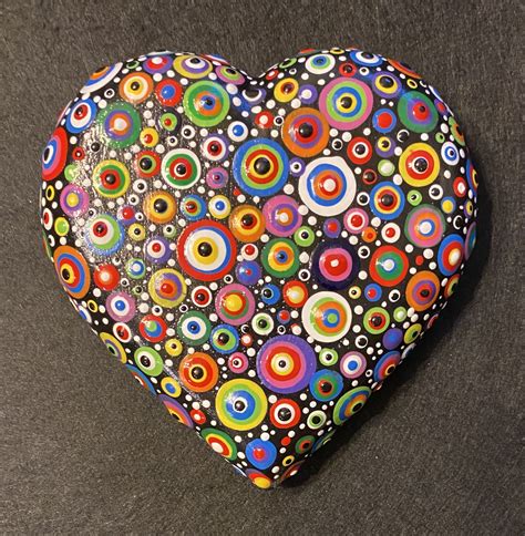 Mandala dot painting heart stone – Artofit