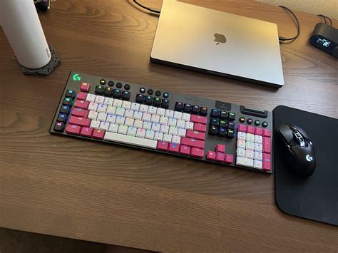 G915 White-Hotpink Keycaps : r/LogitechG