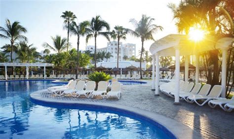 Riu Jalisco Wedding - Modern Destination Weddings