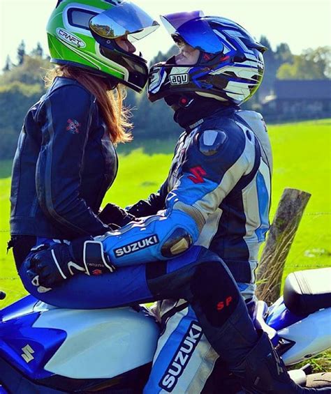 Amor sobre dos ruedas. Biker Couple, Motorcycle Couple, Motorcycle Outfit, Motorbike Girl, Z ...