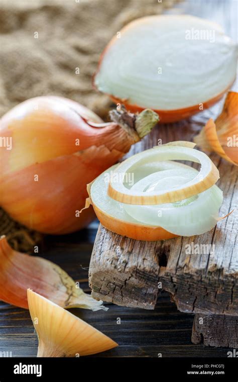 Sliced onions hi-res stock photography and images - Alamy