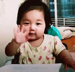 Ciao GIF - Baby Wave Hello - Scopri e condividi GIF