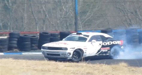 900 HP Dodge Challenger Drifting in Japan - Video - autoevolution