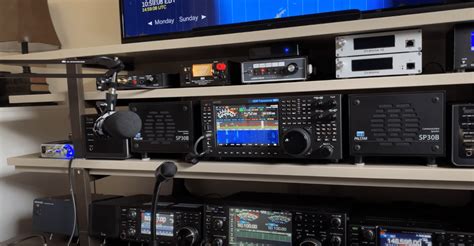 The 8 Best Ham Radio Desk Ideas - NerdyTechy