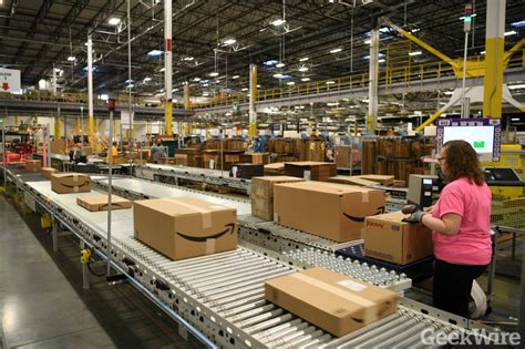 Amazon rolling out package-packing machines that could automate warehouse jobs – GeekWire