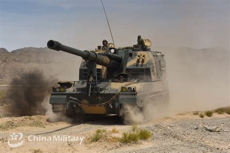 PLZ-05 155mm self-propelled howitzers maneuver in desert - Ministry of ...