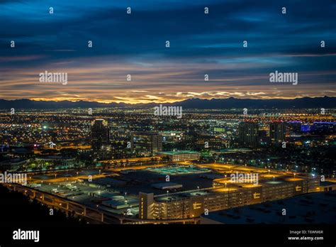 Early morning sunrise over valley of fire and las vegas Stock Photo - Alamy