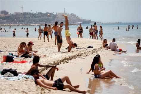 Israel Reopens Synagogues, Beaches as Coronavirus Restrictions Loosen ...