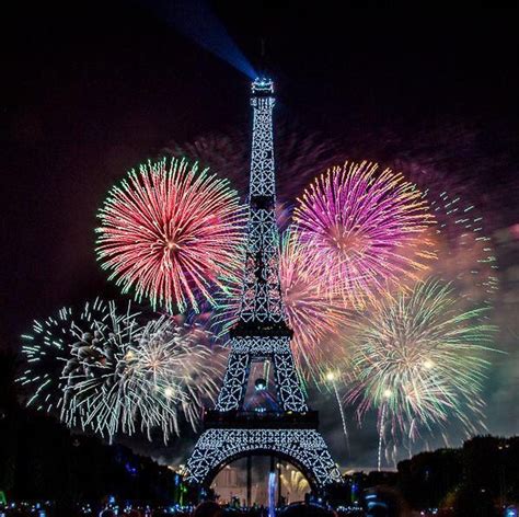 Eiffel Tower & fireworks | Fireworks, Eiffel tower, Paris tour eiffel