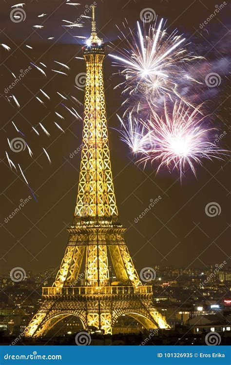 Celebrating New Year`s in Paris Editorial Image - Image of building, france: 101326935