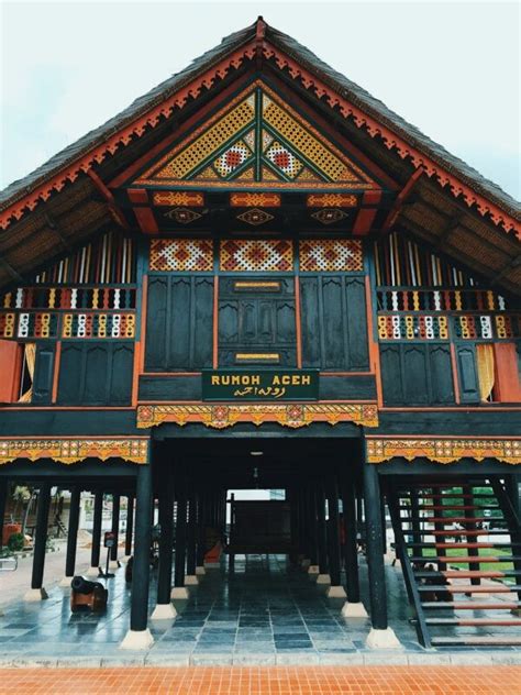 Rumah Adat Aceh / Krong Bade (KEUNIKAN, PENJELASAN, GAMBAR)