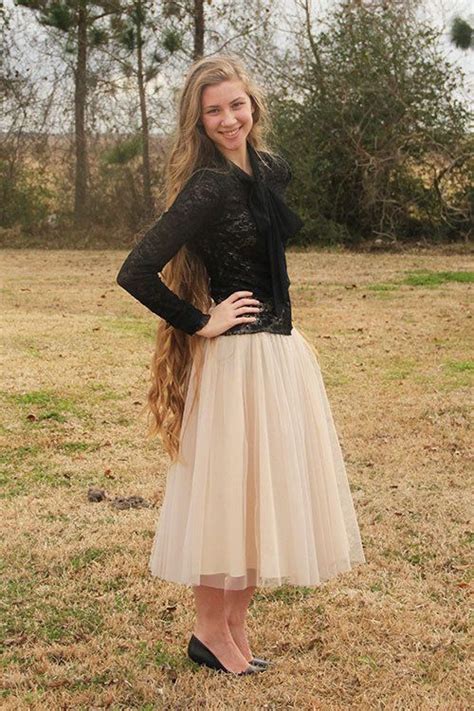 Moda!TENDENCIAS. | Cream tulle skirt, Tulle skirt, Modest outfits