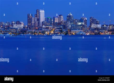 The Seattle skyline at night. Seattle, Washington. USA Stock Photo - Alamy