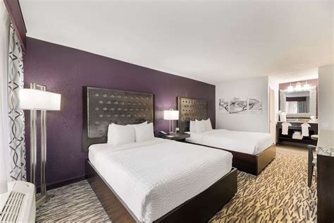 Clarion Inn & Suites Across From Universal Orlando Resort in Orlando ...