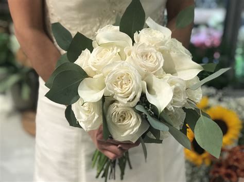 From Roses to Lilies: A Guide to Wedding Flower Symbolism