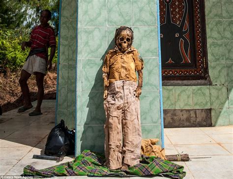 Indonesian tribe exhume their dead for harvest festival