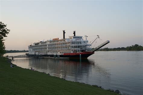 What is a Paddle-wheeler Cruise and Is it For You? - Purple Light Vacations