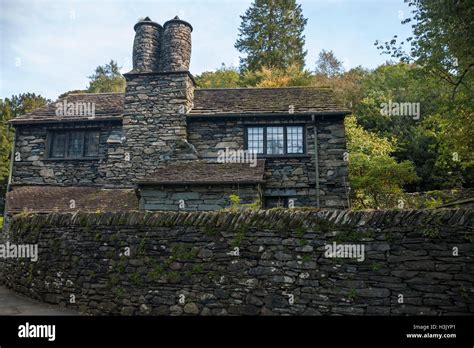 Lake district stone cottage hi-res stock photography and images - Alamy