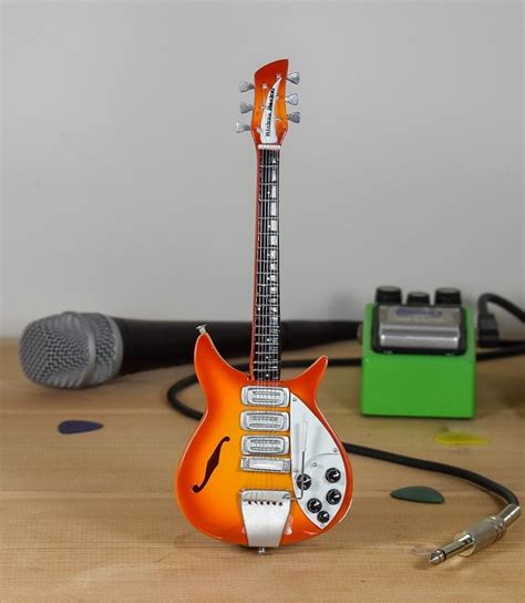 John Lennon - Rickenbacker 325 Fireglo - Mini Guitars