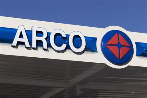 ARCO Ampm Sign and Logo Advertises Gas Station and a Convenience Chain ...