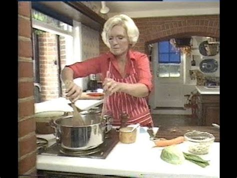 Mary Berry makes vegetable soup | How to make Vegetable soup | Afternoon plus | 1983 - YouTube