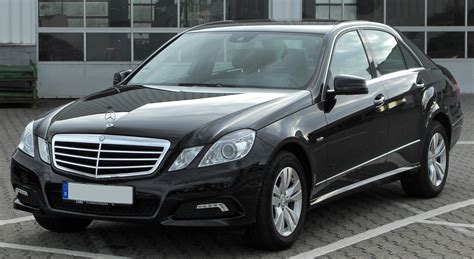 File:Mercedes E 200 CDI BlueEFFICIENCY Avantgarde (W212) front-1 20100621.jpg - Wikimedia Commons