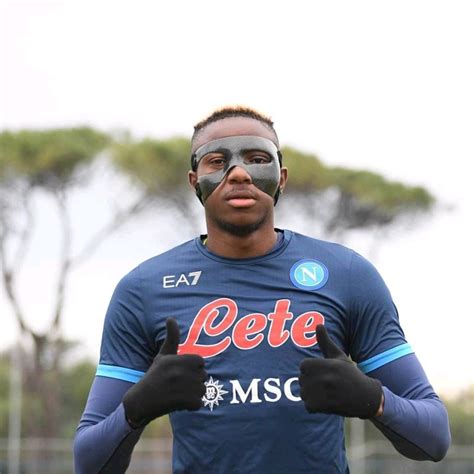 Victor Oshimen trains with face mask as he continues recovery from ...