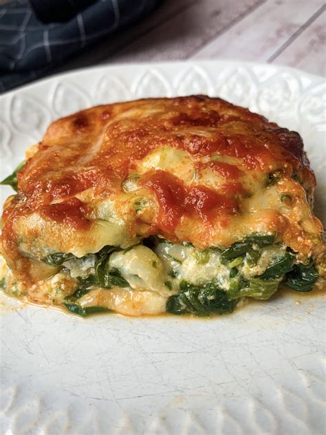 Keto vegetarian lasagna with spinach and cheese - Family On Keto