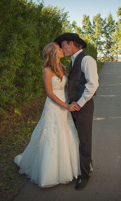 Heartland actress Amber Marshall's rustic ranch wedding - HELLO! CANADA ...