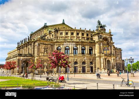 Opera semperoper architecture city hi-res stock photography and images ...