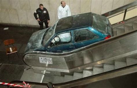 20 Bizarre Car Accident Photos and Videos That We Can't Just Explain